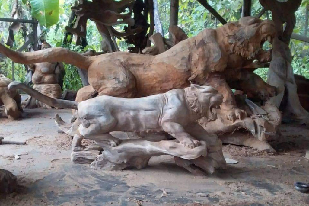 Cukup menarik karena akar pohon jati berukuran besar yang sebelumnya hanya menjadi jati bakar telah diubah oleh tangan-tangan terampil perajin menjadi sebuah maha karya yang luar biasa dengan nilai seni cukup tinggi, harga juga melambung dari mulai Rp5 juta hingga Rp15 juta per unit, bahkan dari akan hati berukuran raksasa setelah menjadi produk seni itu ada yang mencapai ratusan juta rupiah.