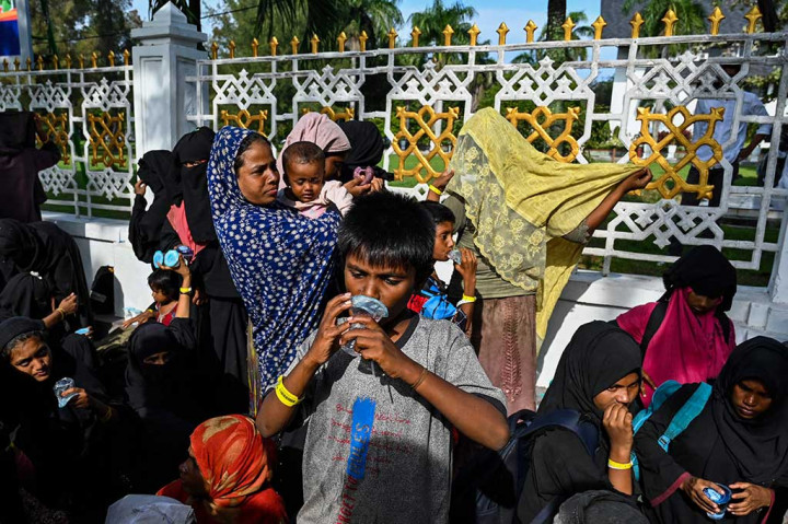 Ia menjelaskan, pengantaran etnis Rohingya itu ke Scout Camp Pramuka dilakukan oleh berbagai unsur dari Pemkab Aceh Besar, seperti BPBD, Satpol PP, bahkan relawan PMI, RAPI dan beberapa unsur lainnya.