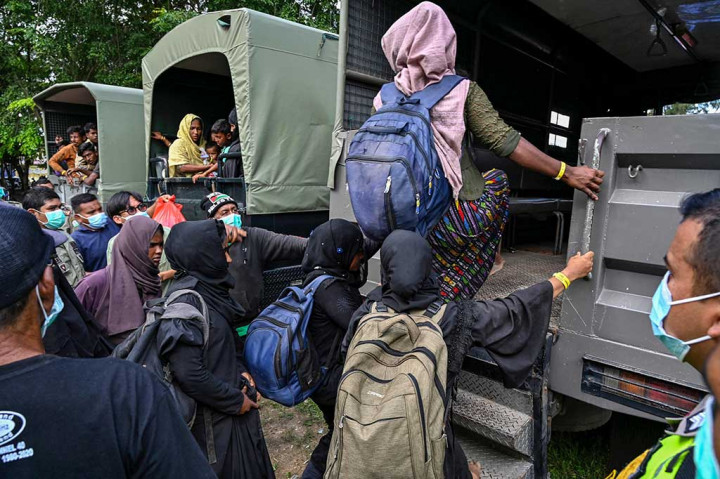Selain itu, lanjut dia, banyak pengungsi Rohingya yang sebelum ditempatkan di UPTD Rumoh Seujahtera Beujroh Meukarya Ladong Tuna Sosial juga melarikan diri dari penampungan. 