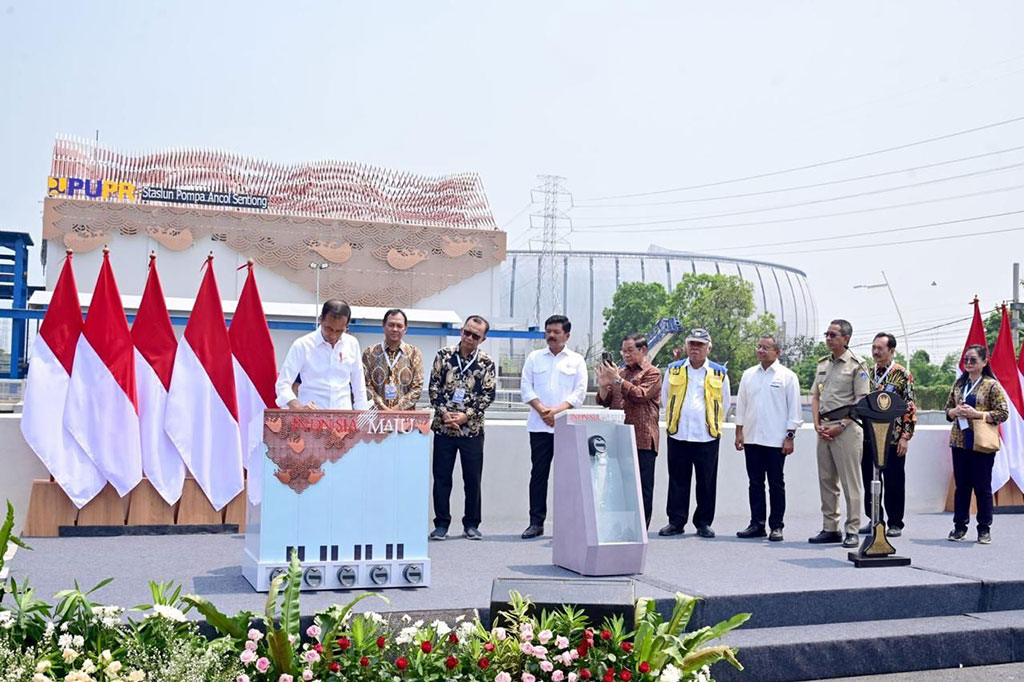 Presiden Joko Widodo meresmikan Stasiun Pompa Ancol Sentiong, Jakarta Utara, Senin, 11 Desember 2023. den Jokowi menyebut stasiun pompa air tersebut merupakan langkah lebih lanjut dalam upaya pemerintah untuk mengurangi banjir di wilayah DKI Jakarta.