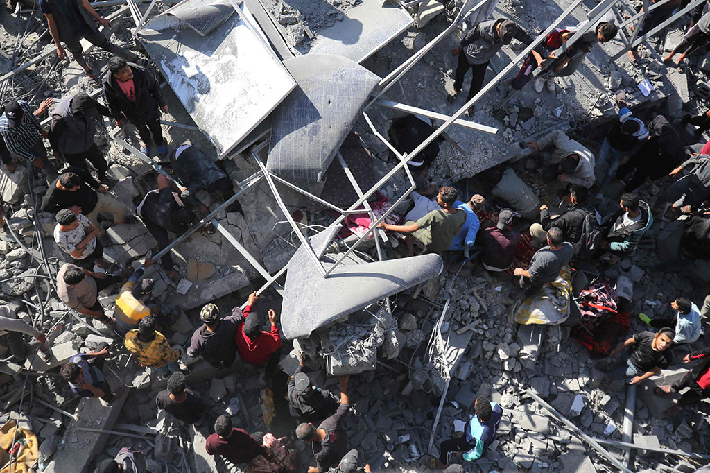 Israel telah mendesak warga sipil untuk mencari perlindungan di ujung selatan, namun tentara terus menyerang sasaran di seluruh wilayah.