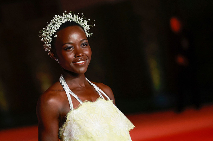 “Lupita Nyong’o mewujudkan apa yang kami sukai di dunia perfilman: keserbagunaan dalam menangani proyek-proyek berbeda, menangani audiens yang berbeda-beda, dan konsistensi pada satu ide yang cukup mudah dikenali dalam karakter-karakternya, betapa pun beragamnya penampilan mereka,” kata mereka dalam sebuah pernyataan.