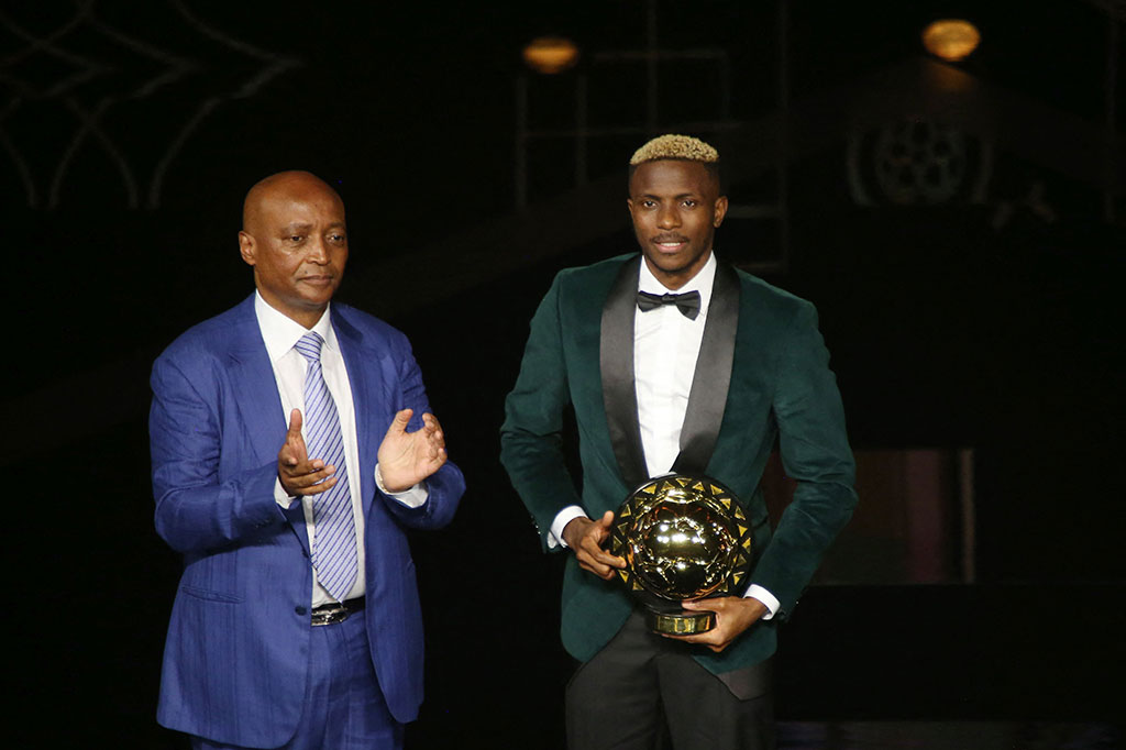 Osimhen, yang memimpin Napoli menjuarai Liga Italia musim lalu, mengungguli bek kanan Paris Saint-Germain asal Maroko, Achraf Hakimi, dan pemain sayap Liverpool asal Mesir, Mohamed Salah, untuk memenangi penghargaan tersebut.