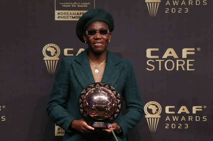 Penyerang Barcelona, ??Asisat Oshoala, melengkapi kesuksesan Nigeria dengan meraih gelar Pemain Terbaik Afrika Wanita untuk keenam kalinya. Lahir di Ikorodu, kesuksesan Oshoala sebelumnya diraihnya pada 2014, 2016, 2017, 2019, dan 2022.