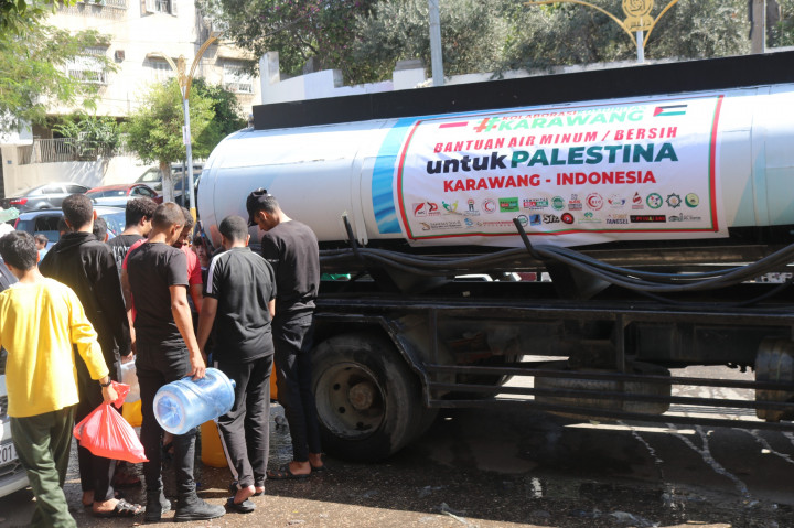 Adapun bantuan tahap pertama berupa makanan siap saji, bahan bakar untuk ambulans, air bersih dan berbagai obat-obatan.