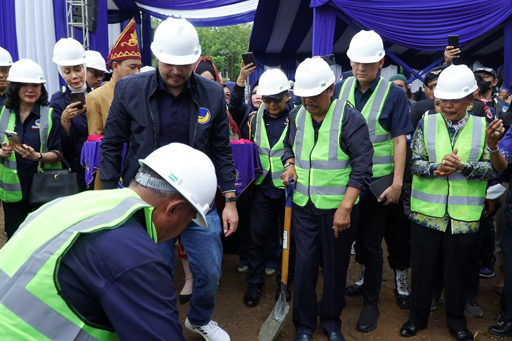 Pembangunan kantor DPW NasDem Kalimantan Selatan, secara resmi telah dimulai. Bangunan yang dibangun dicatas lahan seluas 2 ribu meter persegi itu, terletak di Jalan Palm Raya, kota Banjarbaru.