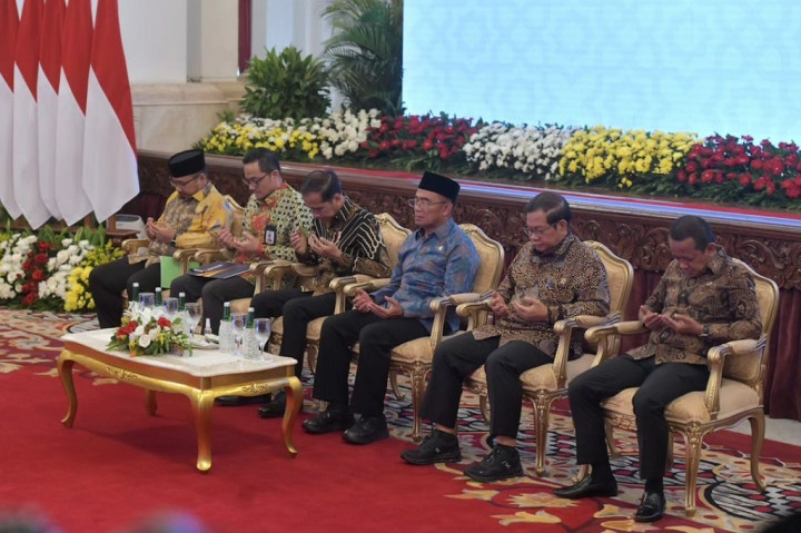 Presiden Jokowi mengatakan bahwa dana haji harus betul-betul dikelola secara profesional dengan mengedepankan akuntabilitas prinsip syariah.