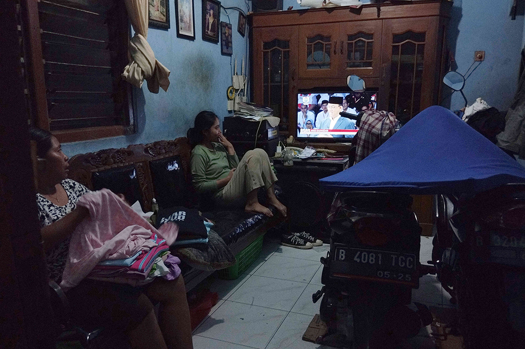 Para peserta debat merupakan tiga pasangan calon yang telah ditetapkan oleh KPU sebagai peserta Pilpres 2024, yaitu Anies Baswedan-Muhaimin Iskandar (nomor urut 1), Prabowo Subianto-Gibran Rakabuming Raka (nomor urut 2), dan Ganjar Pranowo-Mahfud Md. (nomor urut 3).