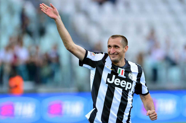 Mantan bek timnas Italia dan Juventus, Chiellini, mengungkapkan bahwa ia akan gantung sepatu setelah memainkan pertandingan terakhirnya pada Sabtu, 9 Desember 2023 silam, saat Los Angeles FC kalah dari Columbus Crew pada pertandingan final Piala MLS.
