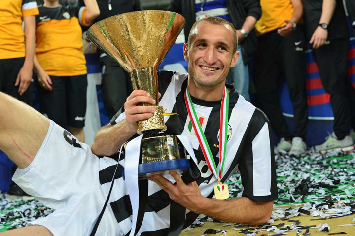 Chiellini meraih sembilan gelar juara Liga Italia A bersama Juventus dan juga menjadi kapten timnas Italia saat mereka memenangi final Piala Eropa 2020 di Stadion Wembley. Pada pertandingan final itu, Italia menang adu penalti atas Inggris.
