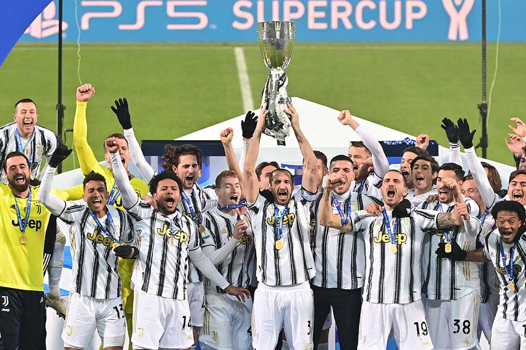 Ia memulai karier profesionalnya di Livorno sebelum pindah ke Juventus pada 2005 setelah satu musim bersama Fiorentina, dan bermain untuk klub asal Turin tersebut selama 17 tahun.