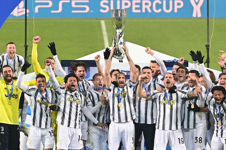 Ia memulai karier profesionalnya di Livorno sebelum pindah ke Juventus pada 2005 setelah satu musim bersama Fiorentina, dan bermain untuk klub asal Turin tersebut selama 17 tahun.