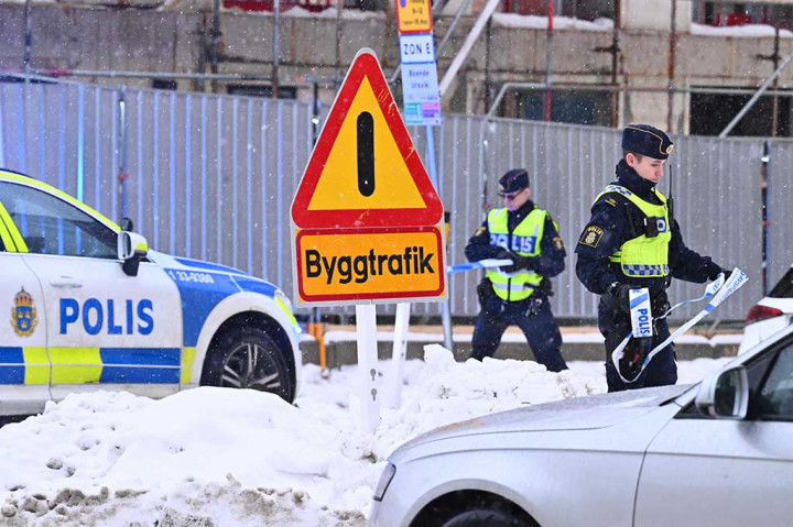 Lima orang di dalam lift, yang kewarganegaraan dan identitasnya belum dapat dikonfirmasi, pada awalnya dinyatakan berada dalam kondisi serius, tetapi kemudian dikonfirmasi meninggal pada hari Selasa, 12 Desember 2023.