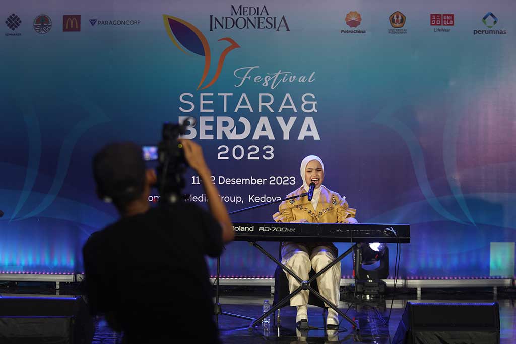 Lahir sebagai penyandang disabilitas netra tak membuat sosok Putri Ariani merasa overthinking. Penyanyi remaja dan penulis lagu itu mengatakan setiap manusia yang lahir di dunia memiliki bakat dan kemampuan yang berbeda-beda sehingga harus bersyukur dan tak perlu merasa risau dengan keadaan.