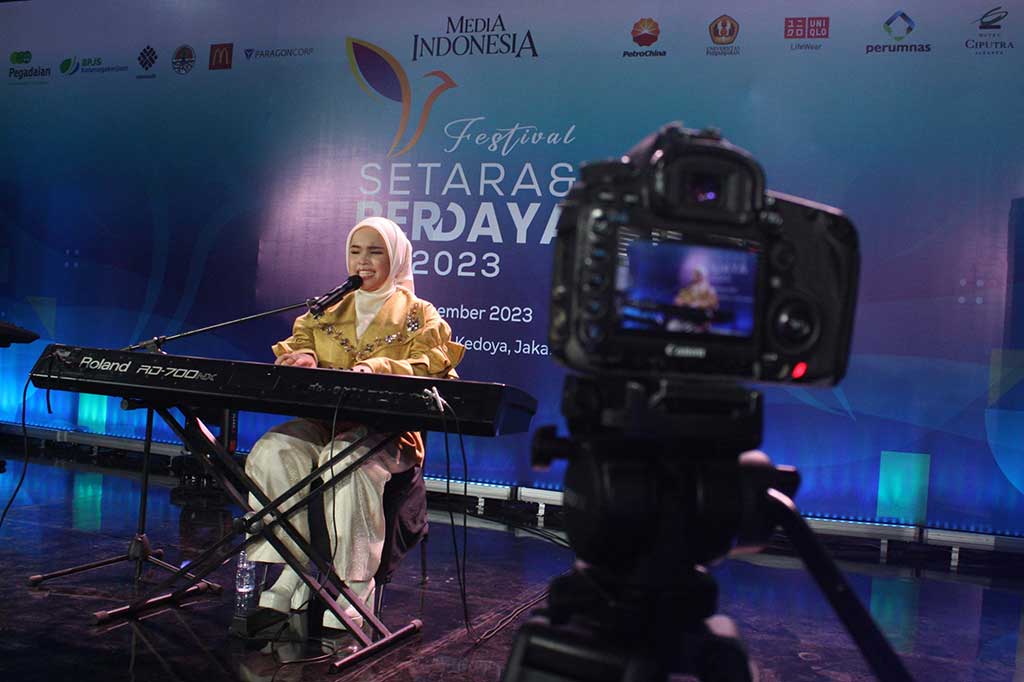 Sebagai remaja yang akan menginjak usia 17 tahun pada 31 Desember mendatang, Putri menyadari bahwa tak mudah berdamai dengan kondisi diri sendiri yang dianggap orang lain sebagai suatu kekurangan. Namun, dia meyakini setiap orang mampu keluar dari jurang kegelisahan dengan syarat harus terus berpikir positif.