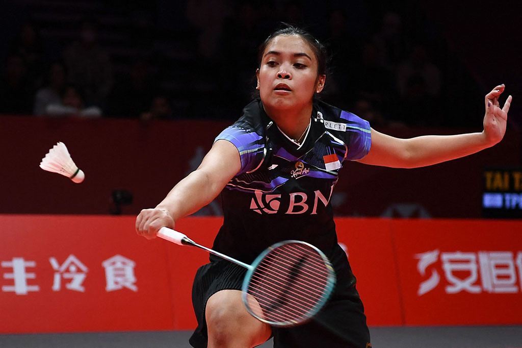 Karena tampil kurang tenang dan lepas, Gregoria harus mengakui kemenangan Tai Tzu Ying dua gim langsung dengan skor 18-21, 17-21.