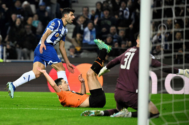 Memasuki menit ke-62, Galeno berganti peran menjadi pengumpan bagi gol ketiga Porto. Galeno mengirim umpan terobosan untuk dikonversi menjadi gol oleh pemain asal Iran Mehdi Taremi.