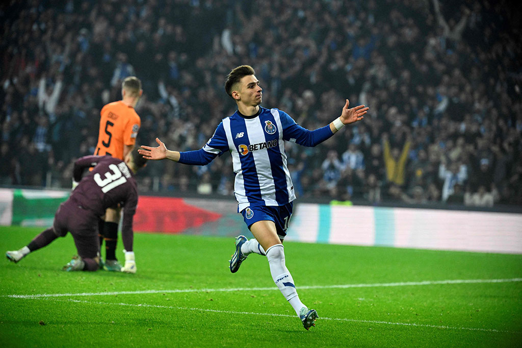 Kegembiraan publik Porto semakin lengkap ketika putra pelatih Sergio Conceicao, yakni Francisco Conceicao, menyumbang gol kelima mereka pada menit ke-82. Ia sukses memanfaatkan kelengahan barisan pertahanan Shakhtar untuk menaklukkan kiper Dmytro Riznyk dalam situasi satu lawan satu.