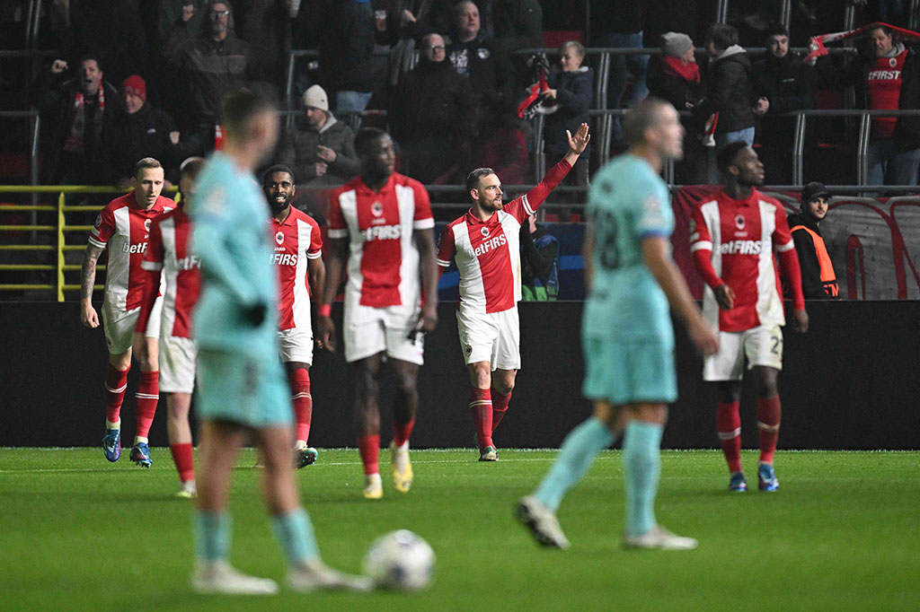 Antwerp kembali membobol gawang Barcelona pada menit ke-56. Alhassan Yussuf merebut bola dari penguasaan Romeu, kemudian menyodorkannya kepada Vincent Janssen, yang dengan mudah menaklukkan kiper Pena.