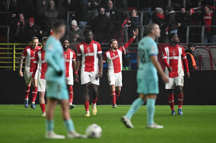 Antwerp kembali membobol gawang Barcelona pada menit ke-56. Alhassan Yussuf merebut bola dari penguasaan Romeu, kemudian menyodorkannya kepada Vincent Janssen, yang dengan mudah menaklukkan kiper Pena.