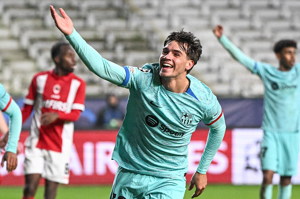 Barcelona menyamakan kedudukan untuk kedua kalinya pada menit ke-91. Marc Guiu menanduk bola tendangan bebas Ilkay Gundogan untuk membuat skor menjadi imbang 2-2.