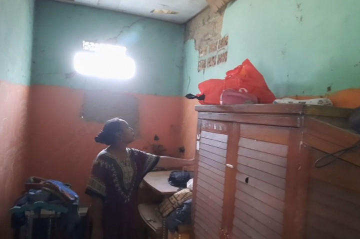 Pihaknya mencatat data sementara jumlah yang rusak mencapai 137 rumah. Ratusan rumah tersebut tersebar di empat desa di Kecamatan Kabandungan Kabupaten Sukabumi. Empat desa tersebut diantaranya, Desa Cipeteuy, Desa Cihamerang, Desa Mekarjaya dan Desa Tugubandung yang merupakan wilayah terdampak. Dan saat ini sejumlah petugas BPBD, TNI-Polri bersama relawan tengah menyisir ke sejumlah lokasi untuk memastikan tidak ada korban luka tertimpa bangunan. 