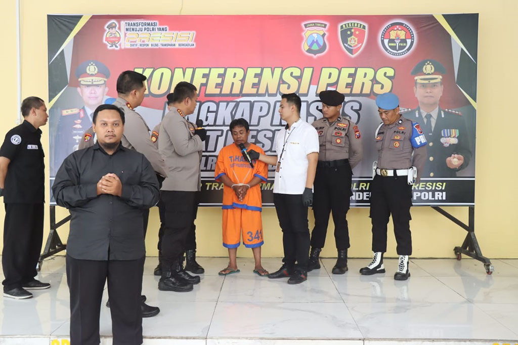 Kesal diomeli, R,51, warga Perumahan Pranti, Sedati, Sidoarjo, tega memukul istrinya NA, 55, dengan menggunakan tabung gas elpiji 3 kilogram hingga tewas. 