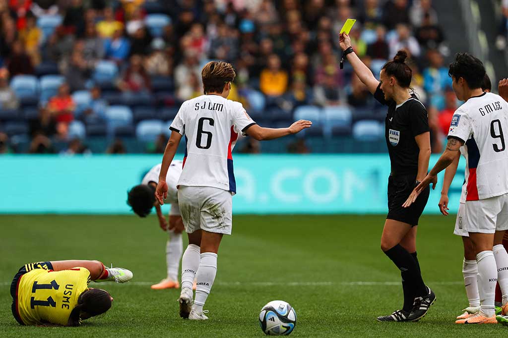 Pada 2021, ia menjadi perempuan pertama yang ditunjuk sebagai wasit untuk memimpin pertandingan di kompetisi strata keempat Inggris antara Harrogate dan Port Vale.
