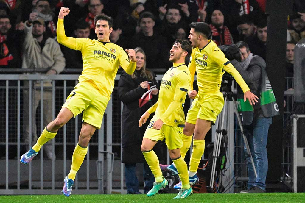 The Yellow Submarine membuka keunggulan pada menit ke-36 melalui eksekusi penalti Gerard Moreno. 