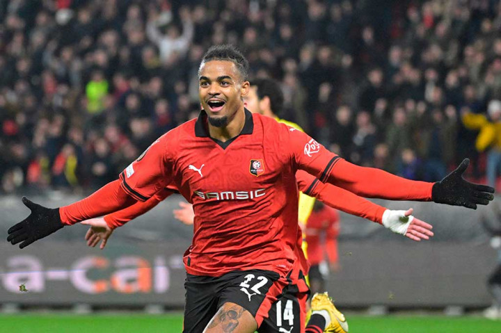 Namun keunggulan Villarreal hanya bertahan semenit, setelah Rennes menyamakan kedudukan berkat gol Lorenz Assignon. Skor imbang 1-1 menutup babak pertama.