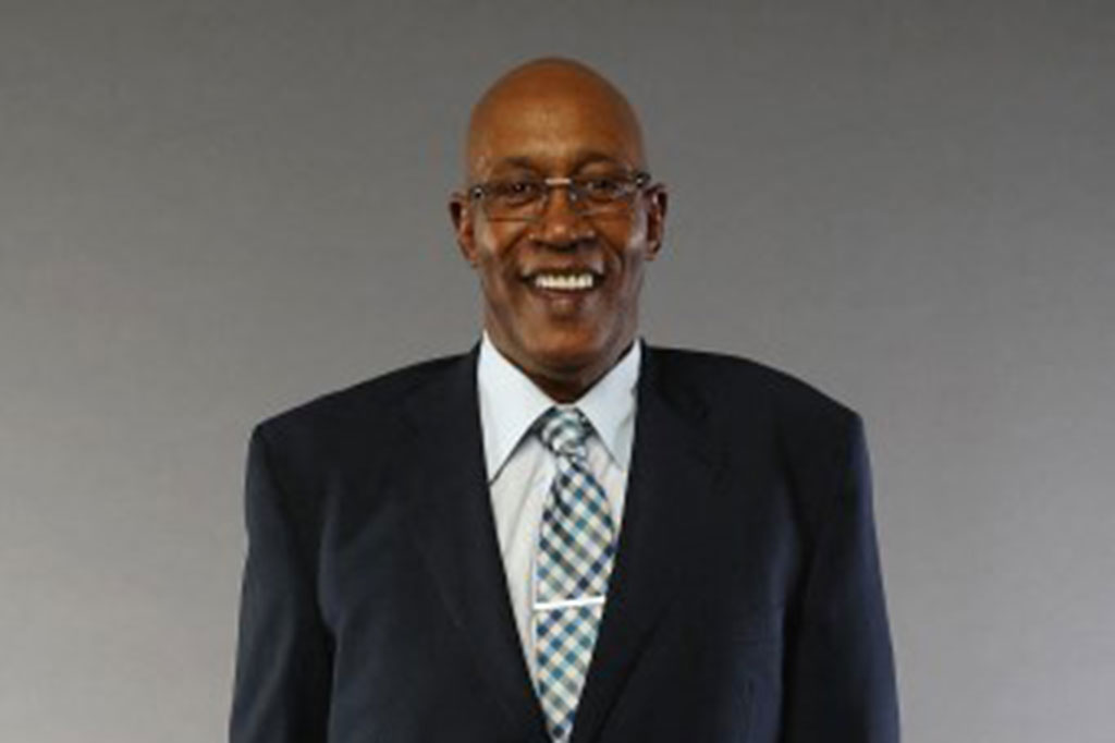 McGinnis bergabung dengan Pacers di American Basketball Association yang baru berdiri dan memimpin klub tersebut meraih gelar pada 1972 dan 1973 kemudian berbagi penghargaan Pemain Paling Berharga pada 1975 dengan bintang NBA masa depan lainnya, Julius Erving.