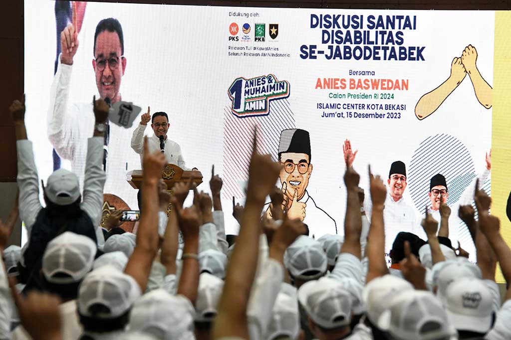  Capres nomor urut 1 Anies Baswedan menghadiri diskusi santai bersama penyandang disabilitas di Islamic Center Bekasi, Jawa Barat, Jumat, 15 Desember 2023. Kedatangan Anies disambut amat hangat para penyandang disabilitas, apalagi mantan Gubernur DKI Jakarta itu punya sejarah panjang hubungan dengan para disabilitas yang baik.