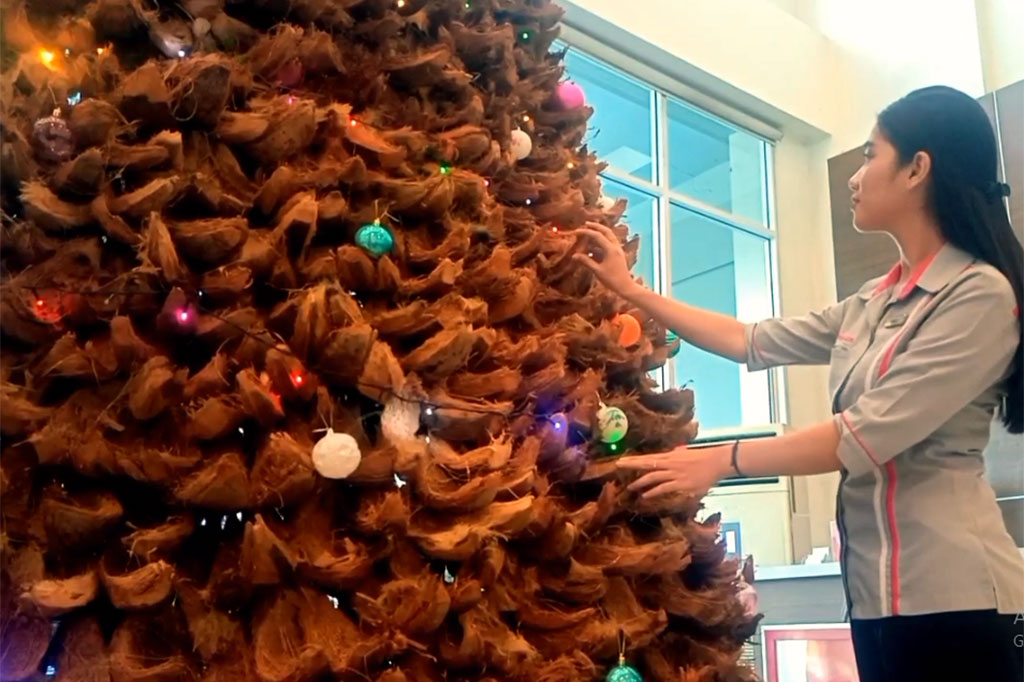 “Filosofi pemilihan bahan alami ini adalah kami ingin Favehotel Solo bisa bermanfaat bagi sesama, sama halnya dengan pohon kelapa yang dari akar hingga daunnya bermanfaat semua,