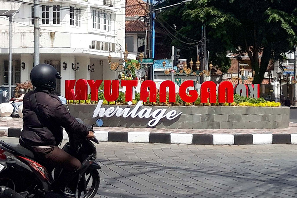 Kayutangan Heritage, Kota Malang, Jawa Timur, kini hadir sekaligus menjadi perhatian publik. Pariwisata berbasis kampung ini memiliki daya tarik mendunia sebagai penyedot wisatawan nusantara dan mancanegara.