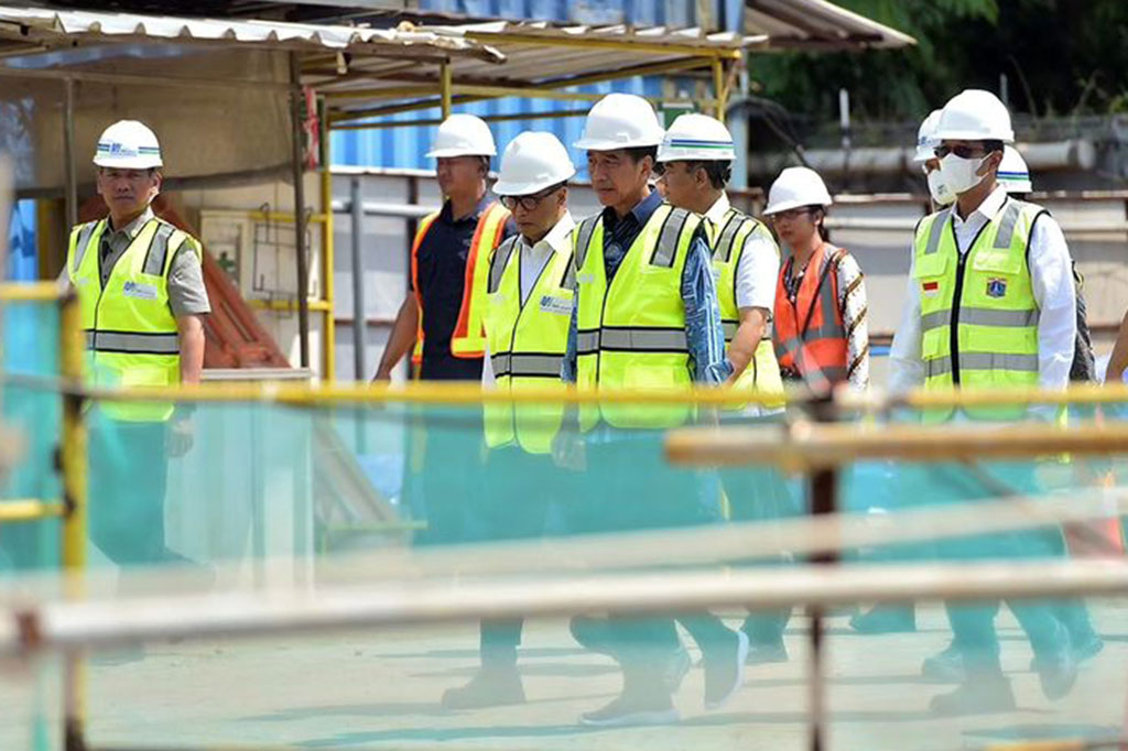 Lebih lanjut, Kepala Negara menargetkan MRT fase 2A dapat berfungsi pada tahun 2027. Menurutnya, proyek MRT bukan merupakan pekerjaan mudah karena pekerjaannya harus dikerjakan di tengah keramaian Jakarta.