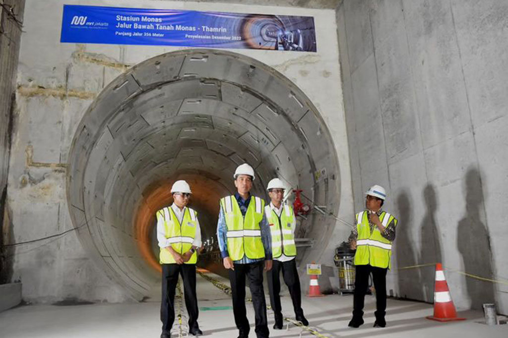 “Jadi untuk fase 2A dari Bundaran HI menuju ke Kota dari target perencanaan 27 persen sekarang sudah mencapai 28,4 persen, lebih dari target, saya kira bagus,” ujarnya kepada awak media.