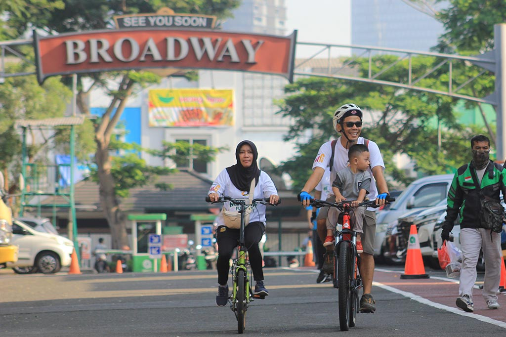 Peserta yang mencapai ratusan orang terlihat antusias. Dengan menggunakan sepeda yang disediakan United Bike, para peserta begitu terkesan dengan asrinya suasana Alam Sutera. Usai bersepeda, para peserta pun bisa langsung beristirahat di bawah rindangnya pepohonan.