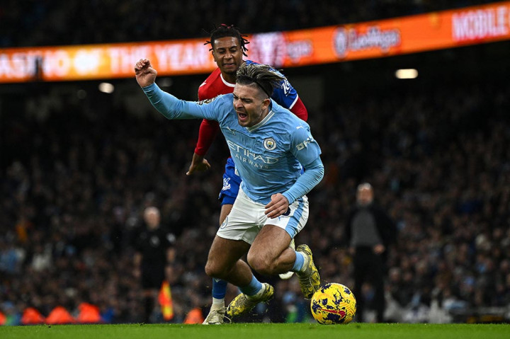Tampil sebagai tuan rumah di Stadion Etihad, City mendominasi jalannya pertandingan dengan 74 persen penguasaan bola dan punya peluang lebih banyak. Mereka sempat melancarkan 19 total tembakan yang 9 di antaranya tepat sasaran. 
