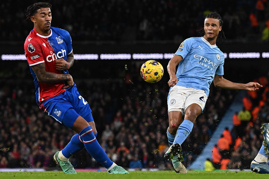 The Eagles--julukan Palace cenderung tampil bertahan karena tingginya tekanan yang diberikan The Citizens. Meski demikian, mereka berhasil terhindar dari kekalahan setelah mencetak dua gol balasa pada pengujung laga. 