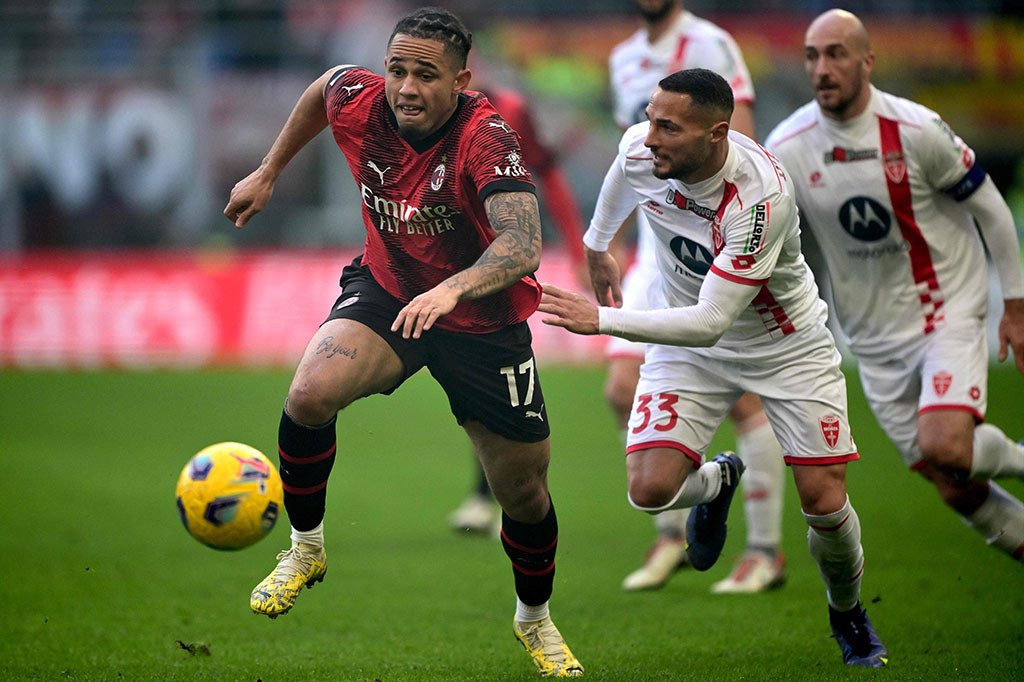 Sejatinya, laga di Stadion San Siro sedikit didominasi oleh Monza dengan 55 persen penguasaan bola dan peluang-peluang yang mereka miliki. Tapi dari 21 total tembakan yang mereka lancarkan, tetap tidak ada yang bisa membobol gawang Milan.