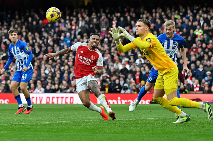 Pada sisa waktu babak pertama, Arsenal tetap berupaya untuk mencuri keunggulan terlebih dahulu, akan tetapi hingga turun minum skor 0-0 tetap bertahan.