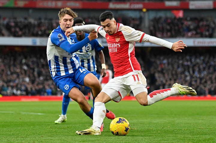 Arsenal naik ke peringkat pertama klasemen sementara Liga Inggris setelah mengalahkan Brighton dengan skor 2-0 pada pekan ke-17 di Stadion Emirates, London, Minggu, 17 Desember 2023.