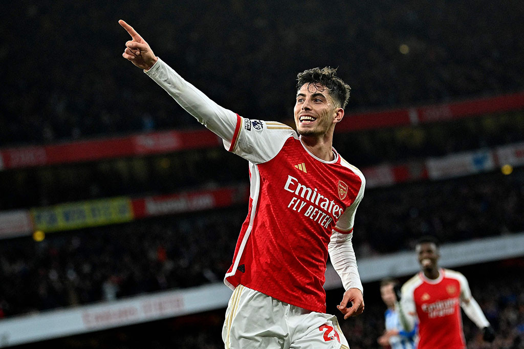 Mampu unggul terlebih dahulu, Arsenal tetap memperagakan permainan menyerang dan sukses menggandakan keunggulan pada menit 87. Berawal dari umpan yang dikirimkan oleh Eddie Nketiah, bola dapat diterima oleh Kai Havertz dan pemain asal Jerman selanjutnya melepaskan tendangan kaki kiri yang membobol gawang Brighton sehingga skor berubah menjadi 2-0. 