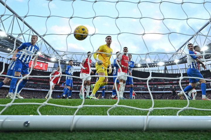 Memasuki babak kedua, Arsenal berhasil mencetak gol terlebih dahulu pada menit 53 setelah sundulan Gabriel Jesus tak dapat diselamatkan Verbruggen sehingga skor berubah menjadi 1-0. 