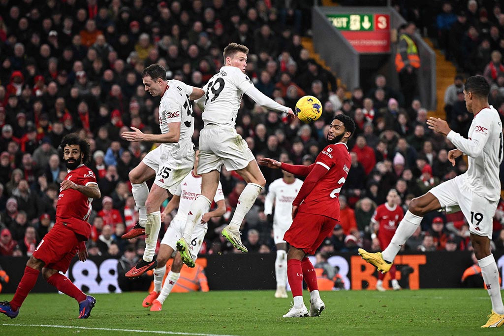 Dengan begitu, Setan Merah berhasil terhindar dari kekalahan besar (0-7) pada pertemuan sebelumnya dengan Liverpool dan bisa mencuri 1 poin di Stadion Anfield.