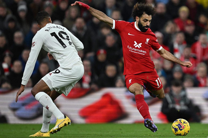 Liverpool mengubah strategi dengan mengganti empat pemainnya di sepanjang babak kedua, termasuk menukar Darwin Nunez dengan Harvey Elliott dan merotasi Dominic Szoboszlai dengan Joe Gomez. Setelah itu, Alexander-Arnold nyaris mencetak gol andai tendangan jarak jauhnya tidak melengkung keluar gawang pada menit ke-66.