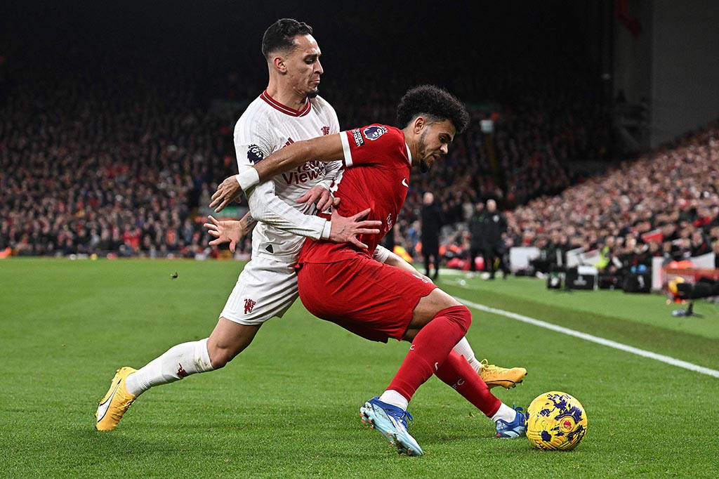 Liverpool ditahan imbang Manchester United (MU) tanpa gol pada pekan ke-17 Liga Primer Inggris 2023/2024 di Stadion Anfield, Minggu, 17 Desember 2023 malam WIB. Itu terjadi meski tuan rumah sudah tampil agresif di sepanjang laga.