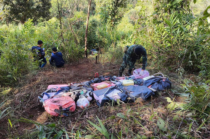 Tentara Thailand membunuh 15 tersangka penyelundup narkoba dalam baku tembak di distrik terpencil di utara dekat perbatasan Myanmar, kata seorang pejabat militer pada Senin, 18 Desember 2023.