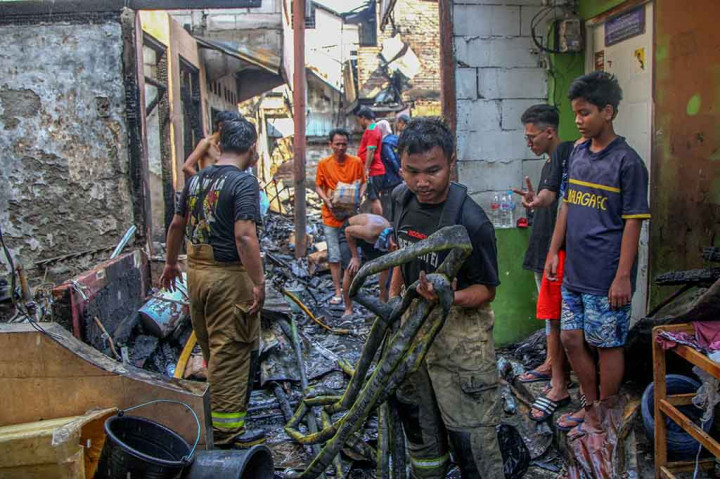 Kebakaran hebat terjadi di permukiman padat penduduk. Tepatnya di Jalan Kramat Kwitang RT 05, 06 RW 04, Kelurahan Kwitang, Kecamatan Senen, Jakarta Pusat.