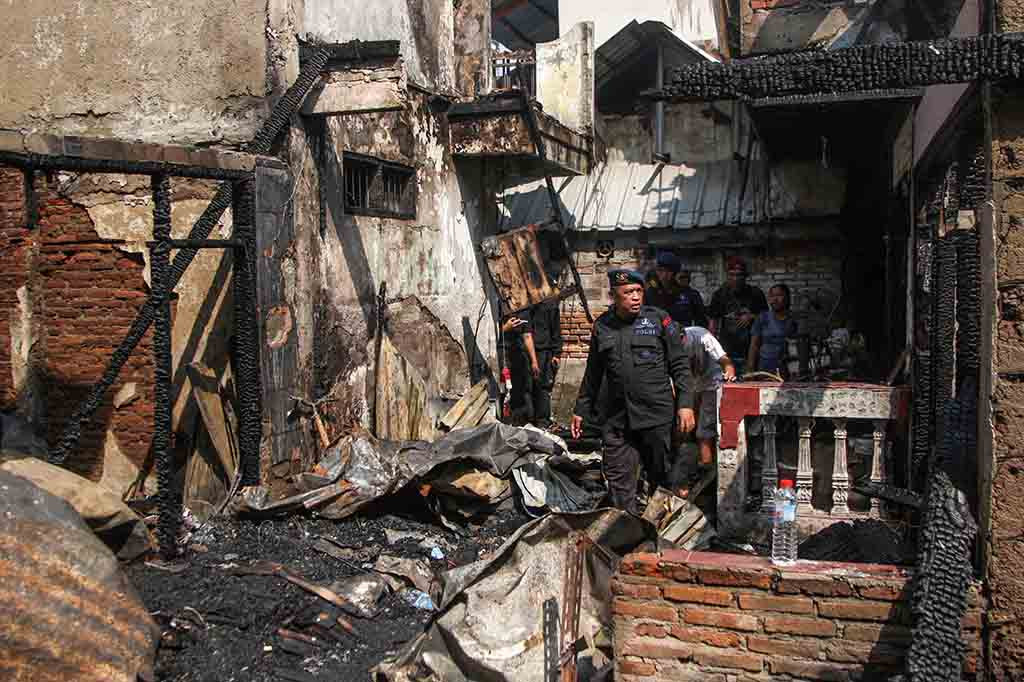 Asril menduga kebakaran berasal dari korsleting listrik dari salah satu rumah warga. Saat ini, petugas sudah memasuki tahapan pendinginan di lokasi.
